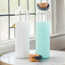 Load image into Gallery viewer, Soma 25 oz BPA free glass water bottle with natural bamboo lid