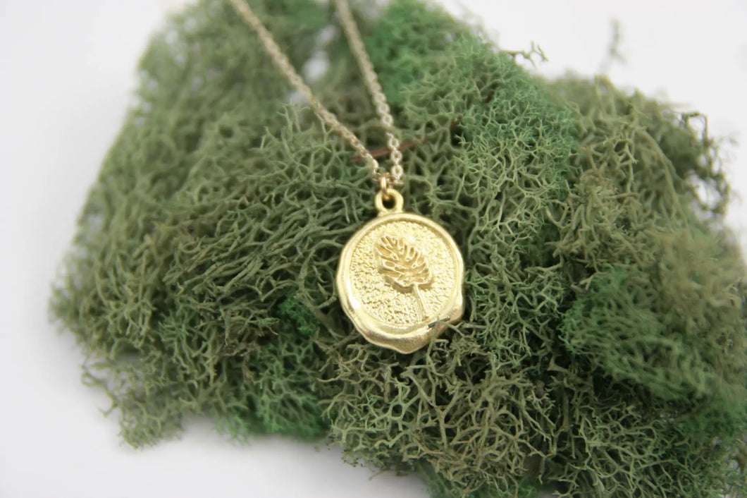 Peachtree Lane | Brass Leaf - Round Pendant Necklace