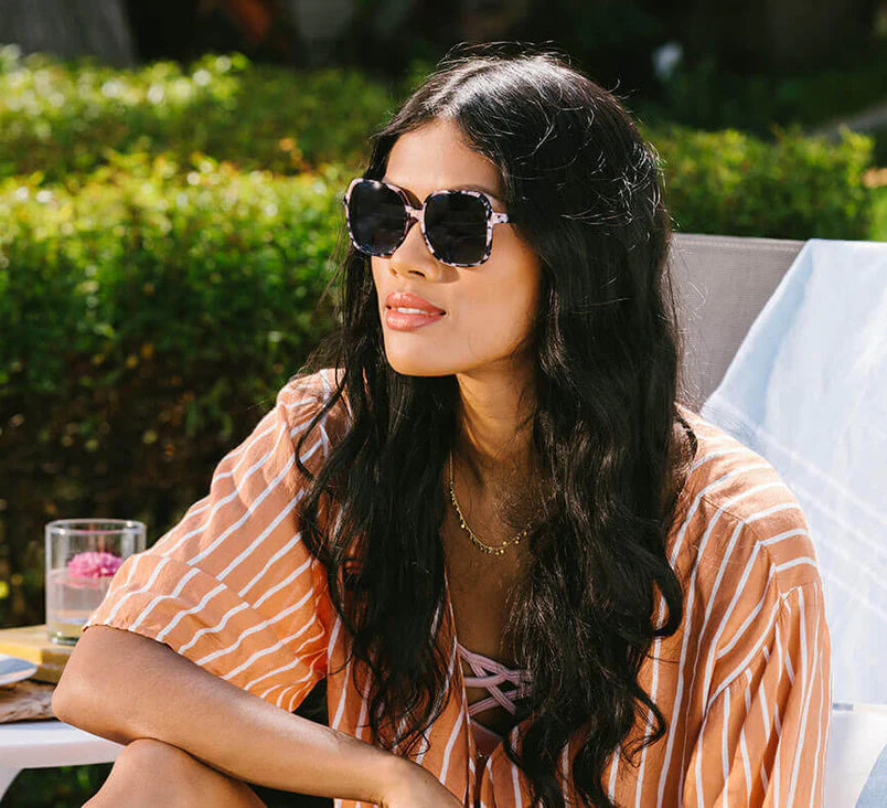 Peepers | Paparazzi Sun (Black Marble) Sunglasses